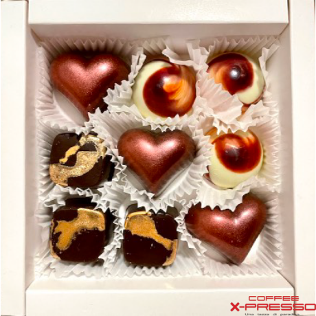 Valentin napi szeretet csomag Gourmet 250g + ORO 250g + Gastronomia 250g + 9 db-os Kézműves csokoládé válogatás (Kávés)